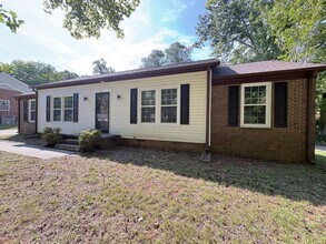 Building Photo - 304 Leland Dr