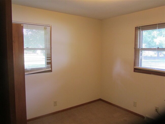 Building Photo - 3 br, 1 bath Duplex - Wilson 4261