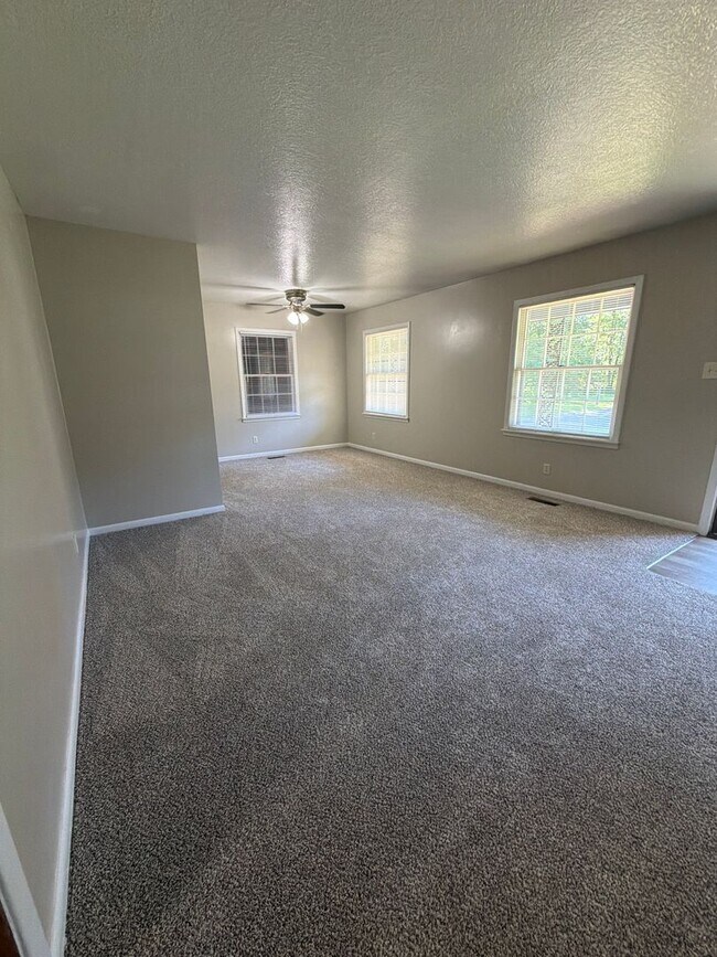 Foto del edificio - Newly Updated! Available Now! A Perfect Family home-  in HUMBOLDT TN!