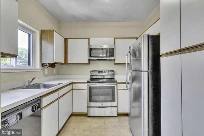 Building Photo - 11041 Villaridge Ct