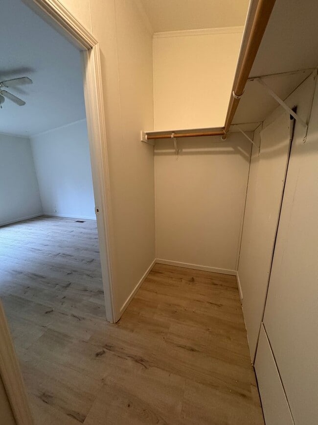 Building Photo - Quaint 4-Bedroom/2 Bath Property in Amboy, Available Now!