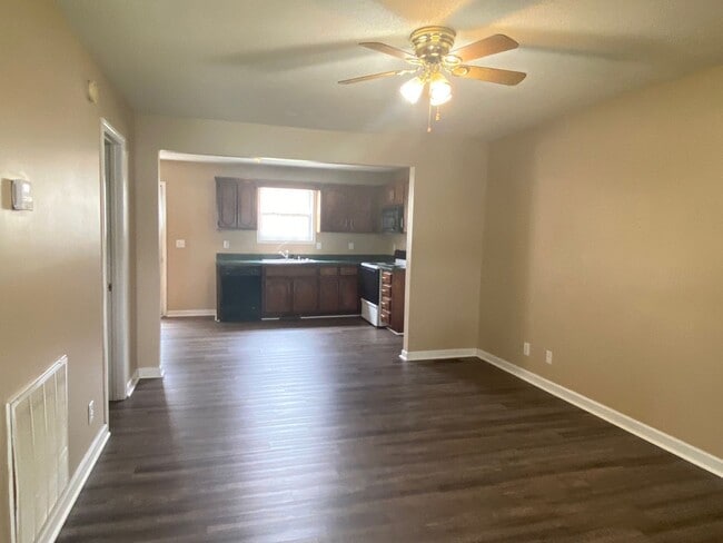 Building Photo - Coming Soon,  Close to Post!