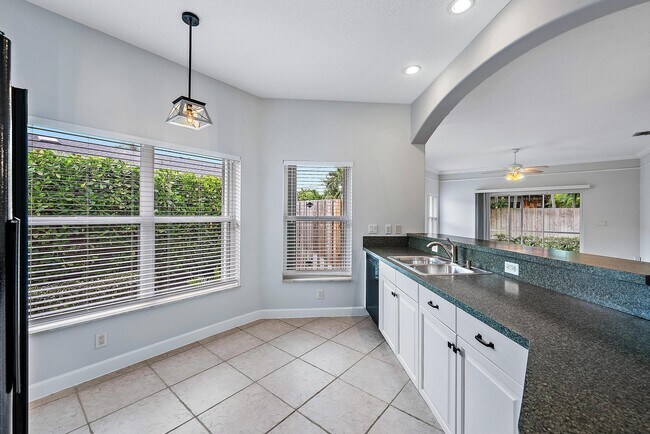 Foto del edificio - 2073 Cove Ln