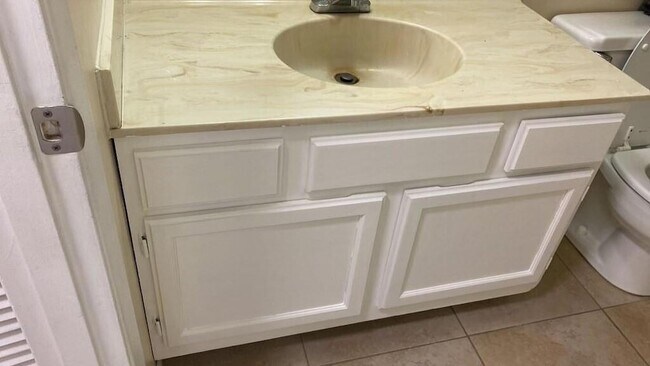 Building Photo - 2516 S 19th St