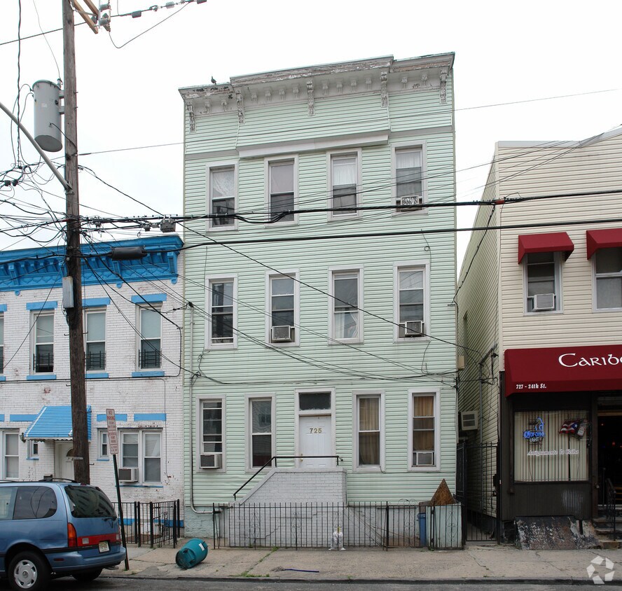 Foto del edificio - 725 24th St