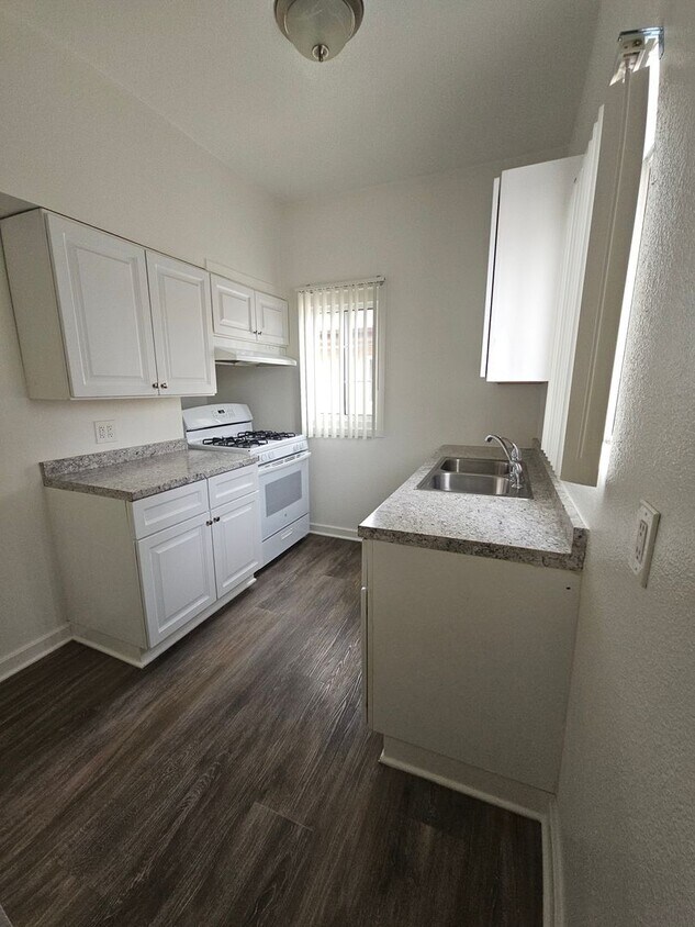 Foto principal - Remodeled 2 Bedroom Unit !