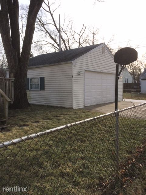 Building Photo - 2 br, 1.5 bath House - 18904 Elkhart St