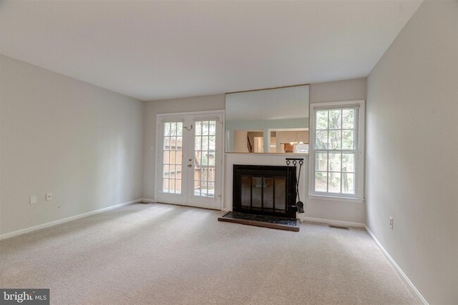 Building Photo - 2440 S Walter Reed Dr