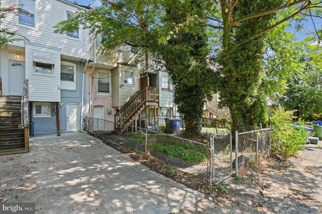 Building Photo - 609 McKewin Ave