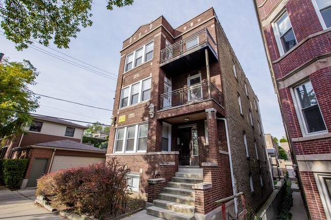 Building Photo - Bucktown: Fully furnished gorgeous 3 Bed, ...