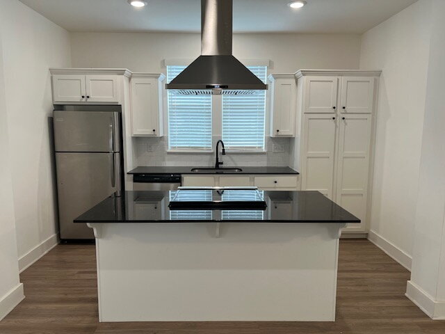 Foto del edificio - Modern 2BR Townhome Just Minutes from the ...