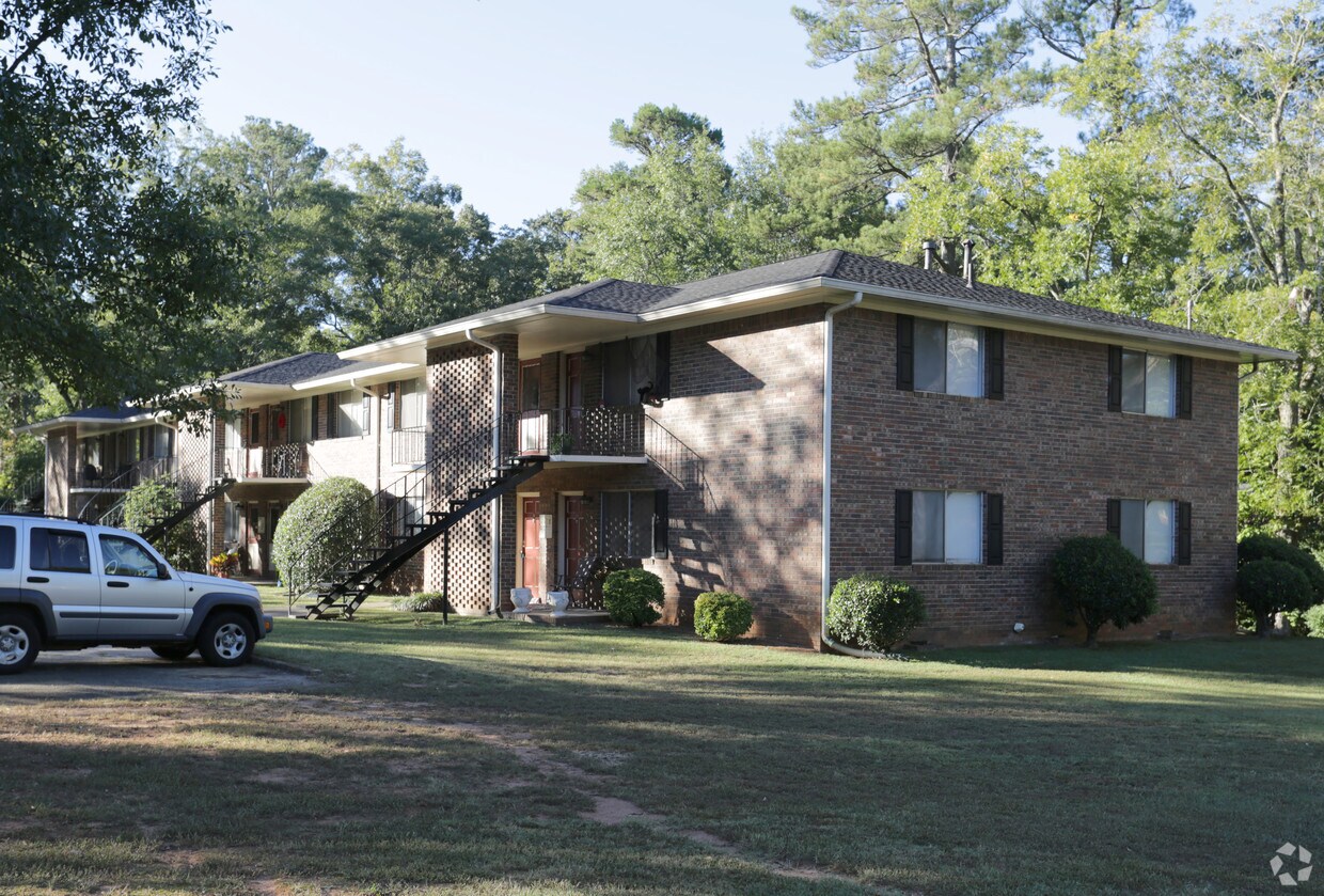 Woodland Arms Apartments Apartments in Newnan, GA