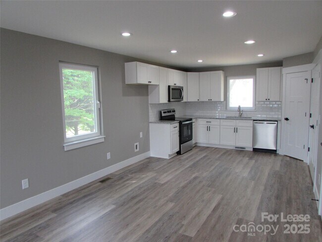 Foto del edificio - 128 Salem Church Rd