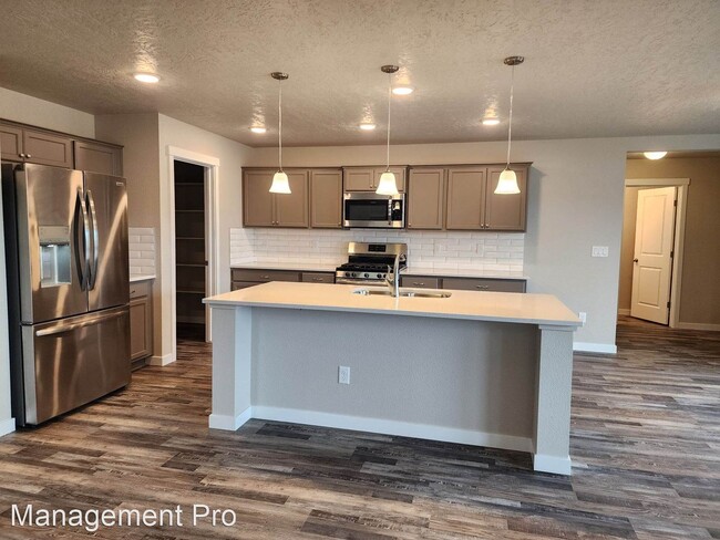 Building Photo - 4 br, 2.5 bath House - 11442 W. Harlington...