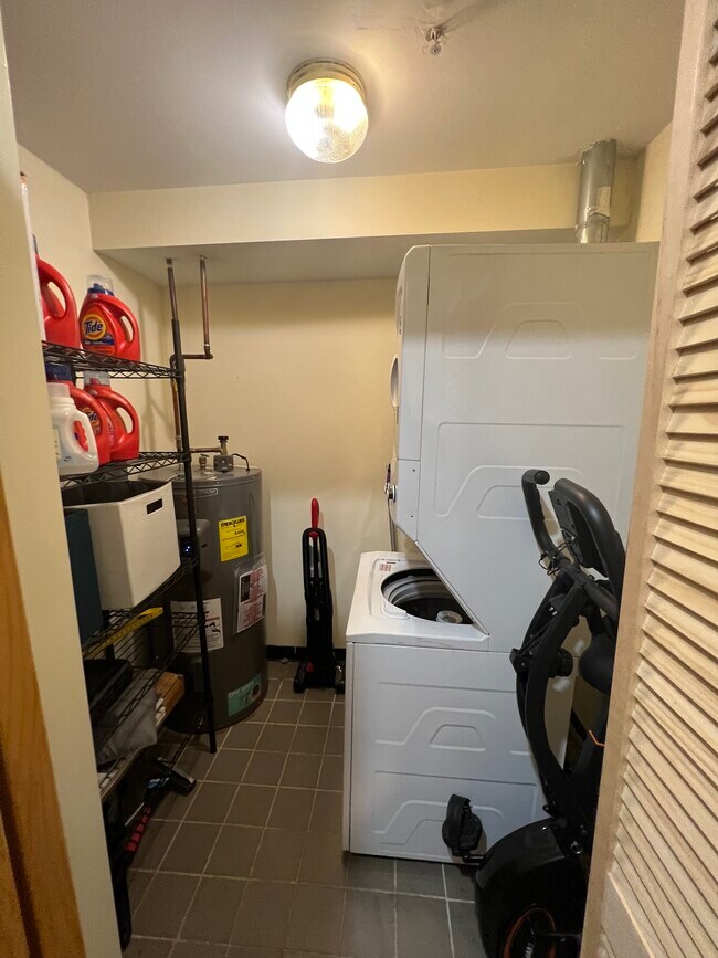 Building Photo - 1404 Beacon St