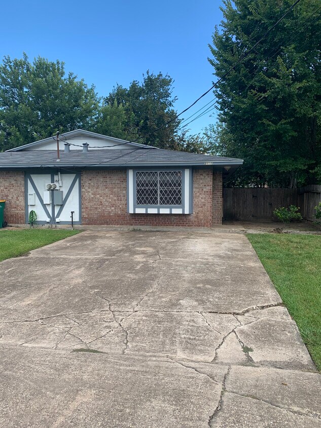 2108 N Austin Ave, Pearland, TX 77581 Townhome Rentals in Pearland TX