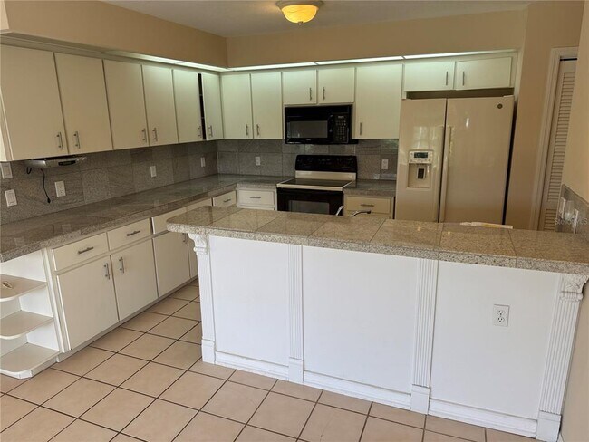 Building Photo - 2 Windward Terrace