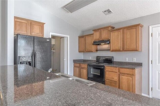Foto del edificio - Beautiful and Spacious 3 bedroom/2 bath Home!