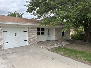 Building Photo - 919 Marilyn Dr