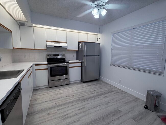Building Photo - 12901 SW 15th Ct