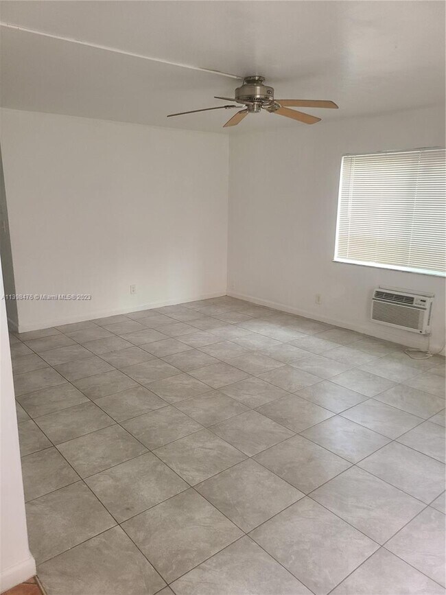 Foto del edificio - 2838 Madison St