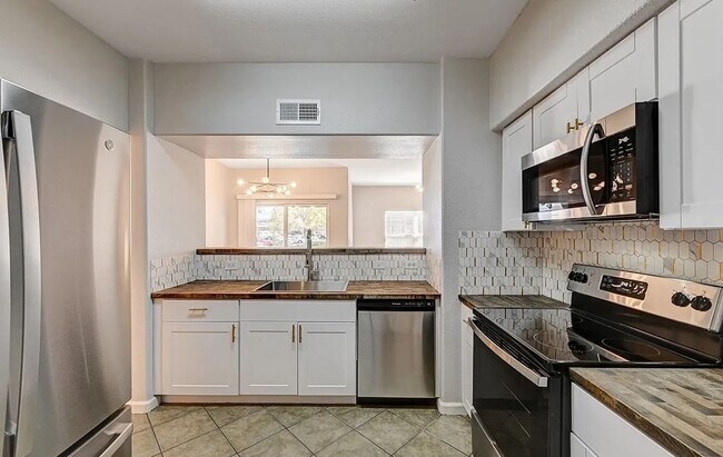 Foto del edificio - Modern 2-Bedroom Condo in Gated Southwest Las Vegas Community!