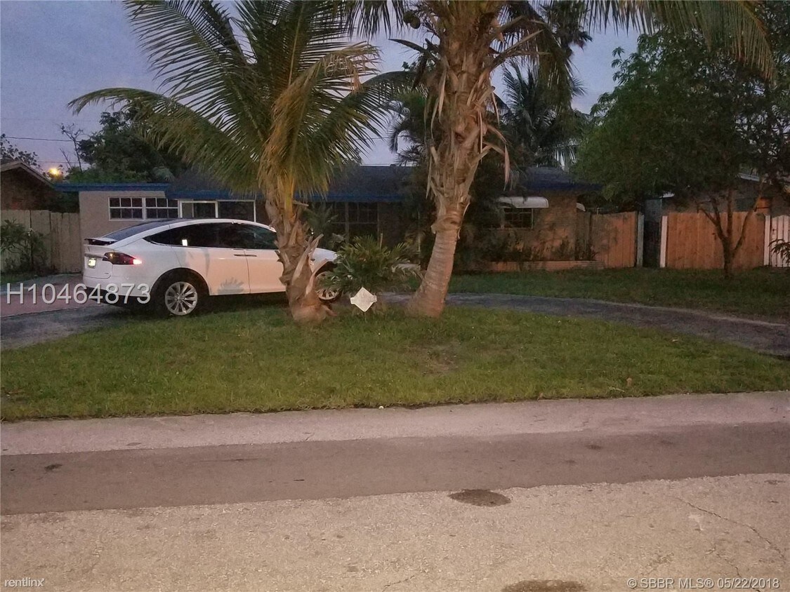 Building Photo - 3 br, 2 bath House - 2819 Alcazar Dr
