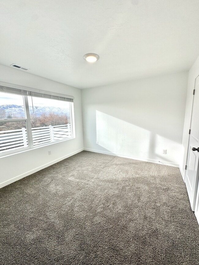 Building Photo - 851 E Skiff Wy