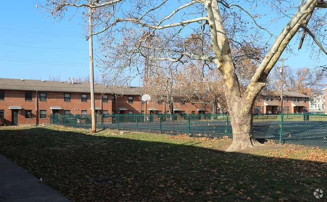 Foto del edificio - Stanley Rowe Towers and Townhomes