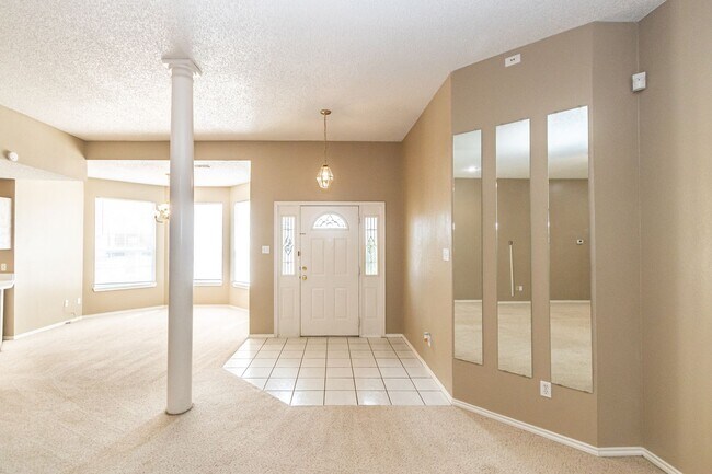 Foto del edificio - Large 3 Bedroom Home