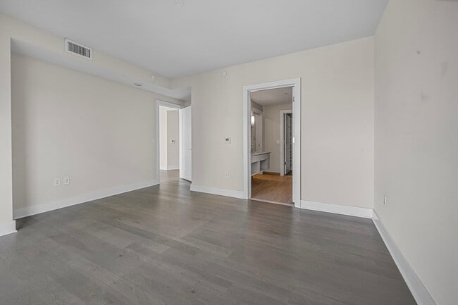 Primary Bedroom - 4960 Fairmont Ave