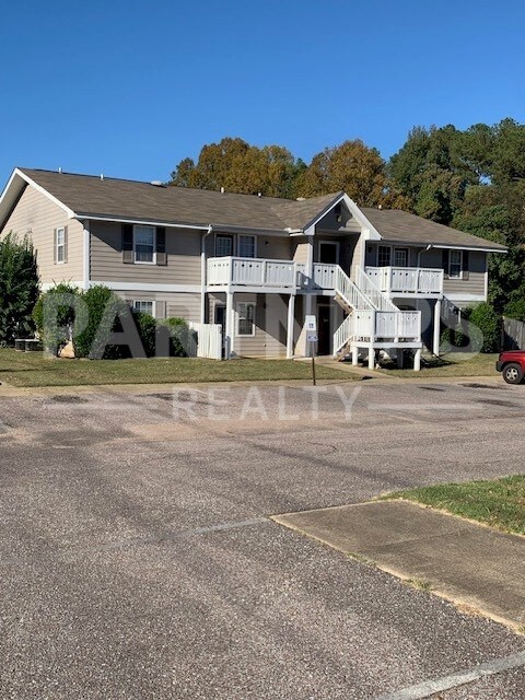 Foto principal - 532 Coliseum Blvd