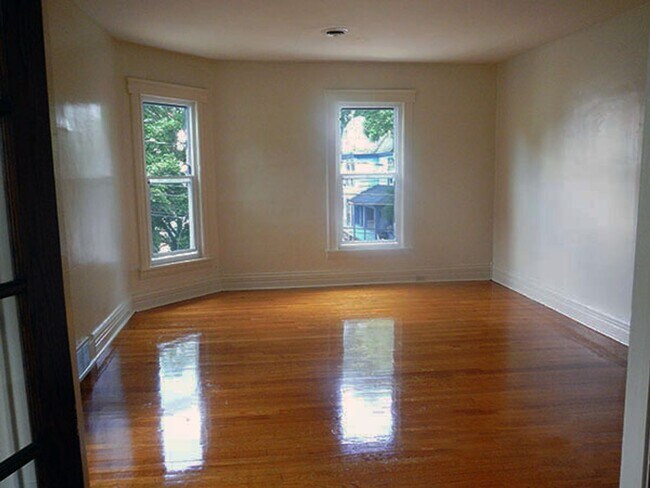 Building Photo - Second Floor Apartment Available 8/1/26