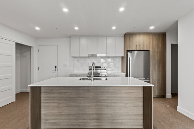 Building Photo - Verdora Vaudreuil