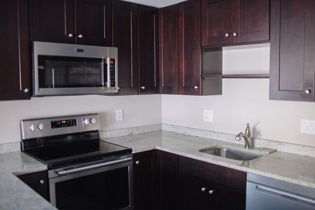 Photo - 92 N Bedford St Townhome