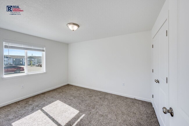 Building Photo - 114 E Briscoe Rd