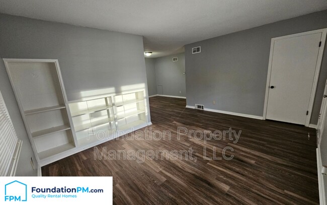 Building Photo - 3662 Miami Cove