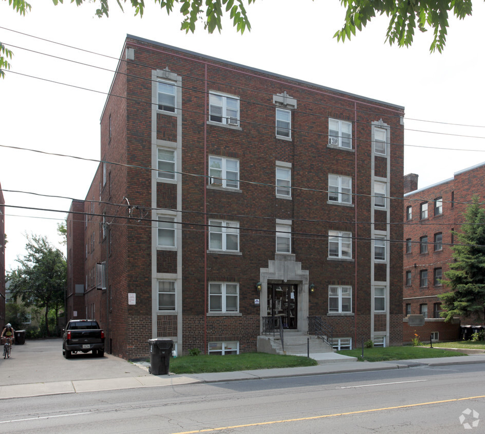 Primary Photo - 1600 Bathurst St