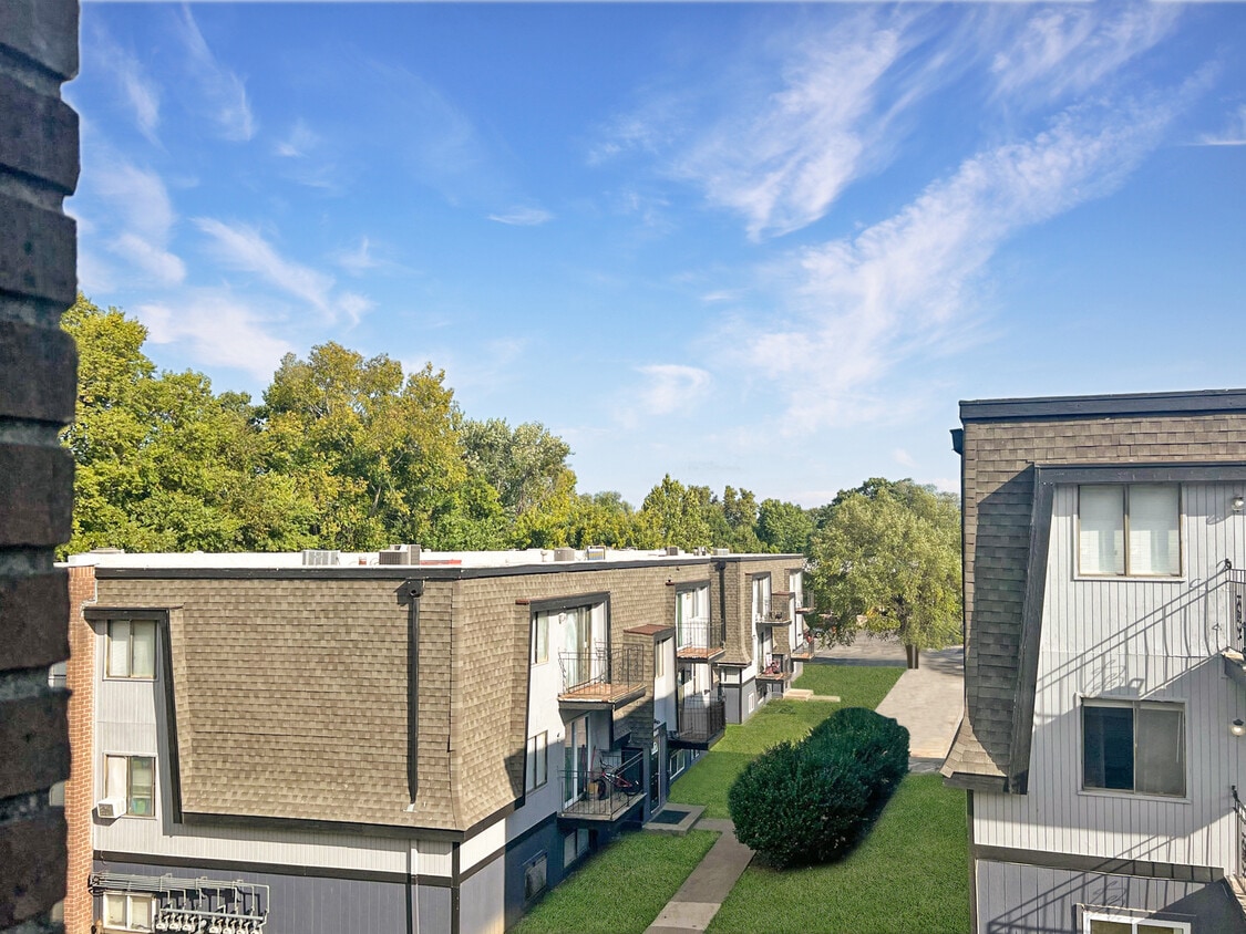 Building Photo - Suncrest Apartments