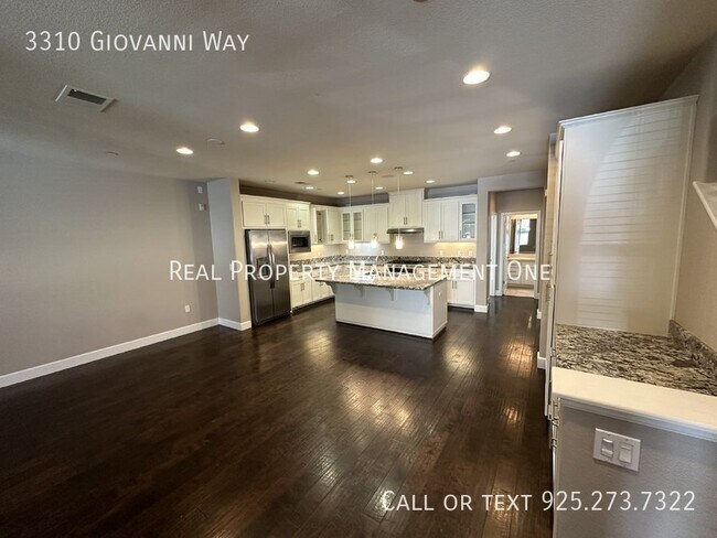 Foto del edificio - Spacious 5 Bedroom, 4 Bathroom Condo with ...