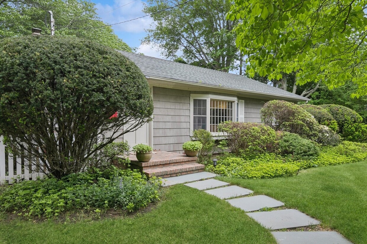 Primary Photo - 14 Cooper Ln