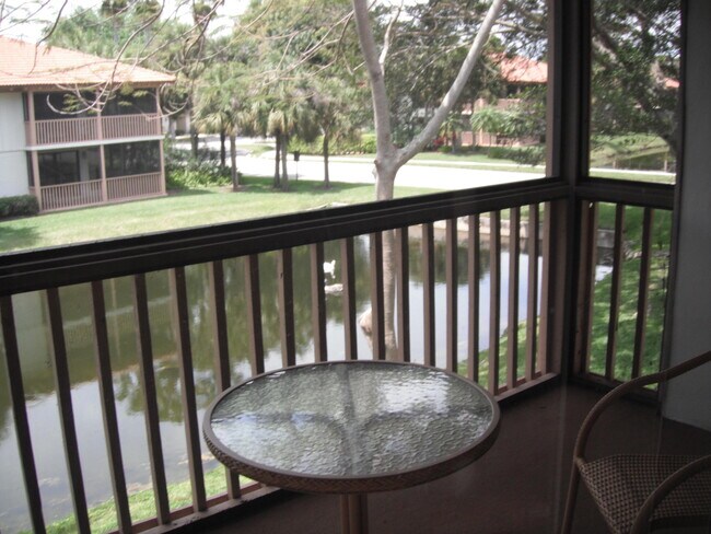 Foto del edificio - 406 Brackenwood Ln S