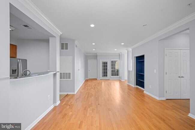 Foto del edificio - 4860 Eisenhower Ave
