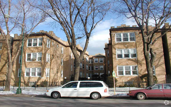 Building Photo - Damen Ave Apartments