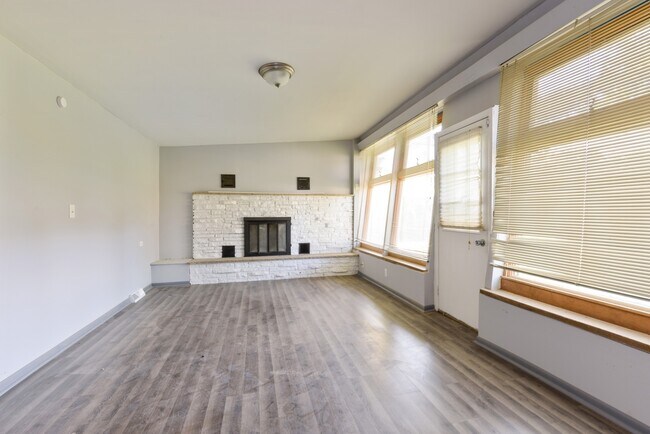 Foto del edificio - 663 E 154th St