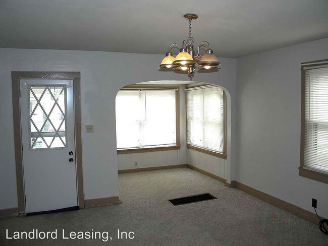 Building Photo - 613 Tenney Ave