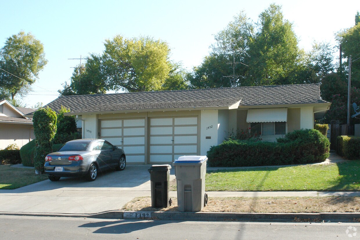 Building Photo - 1490-1492 Merry Ln