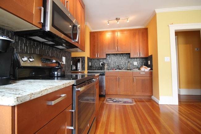 Foto del edificio - 136 Summer St