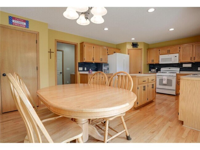 Building Photo - 2505 Schneider Ct