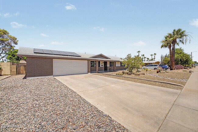 Building Photo - 3910 E Shangri La Rd